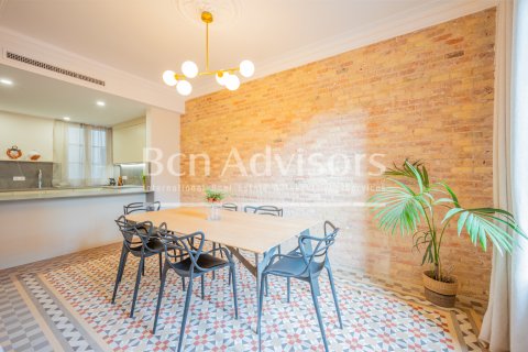Apartamento de 3 dormitorios en venta en Barcelona, Cataluña, Spain № 2881 - foto 12