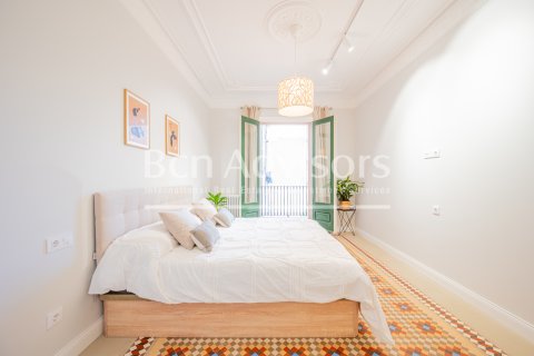 Apartamento de 3 dormitorios en venta en Barcelona, Cataluña, Spain № 2881 - foto 22