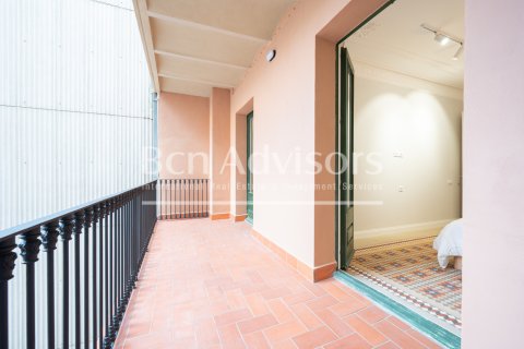 Apartamento de 3 dormitorios en venta en Barcelona, Cataluña, Spain № 2881 - foto 24