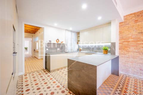 Apartamento de 3 dormitorios en venta en Barcelona, Cataluña, Spain № 2881 - foto 18