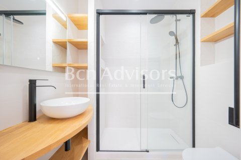 Apartamento de 3 dormitorios en venta en Barcelona, Cataluña, Spain № 2881 - foto 27