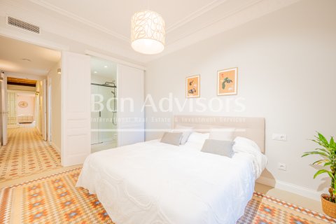 Apartamento de 3 dormitorios en venta en Barcelona, Cataluña, Spain № 2881 - foto 26