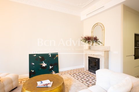 Apartamento de 3 dormitorios en venta en Barcelona, Cataluña, Spain № 2881 - foto 11