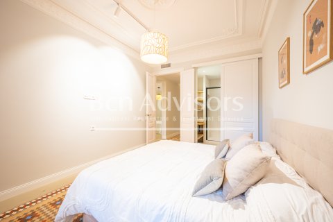 Apartamento de 3 dormitorios en venta en Barcelona, Cataluña, Spain № 2881 - foto 25