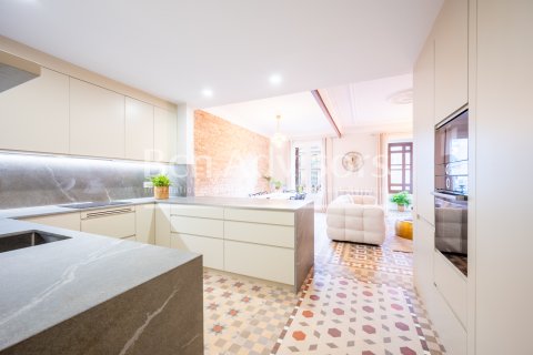 Apartamento de 3 dormitorios en venta en Barcelona, Cataluña, Spain № 2881 - foto 17