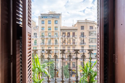 Apartamento de 3 dormitorios en venta en Barcelona, Cataluña, Spain № 2881 - foto 4