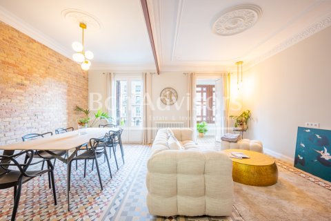 Apartamento de 3 dormitorios en venta en Barcelona, Cataluña, Spain № 2881