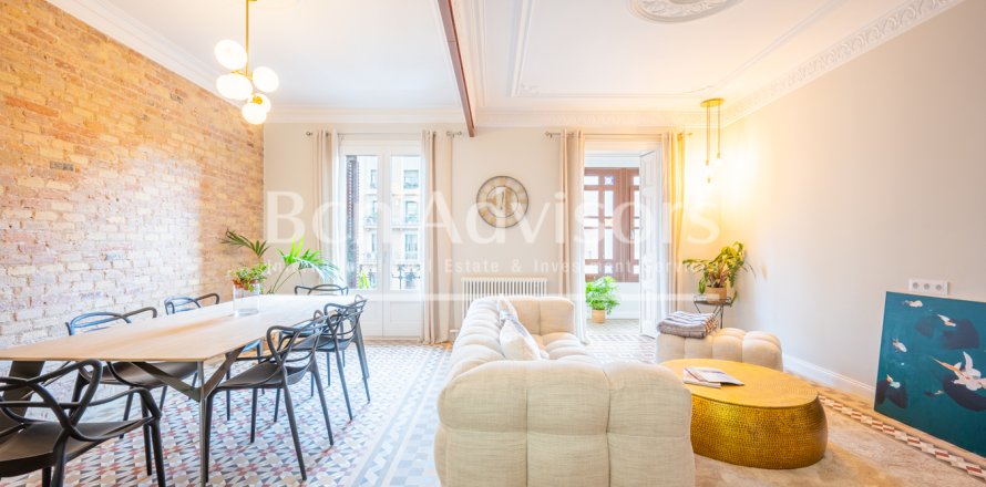 Apartamento de 3 dormitorios en venta en Barcelona, Cataluña, Spain № 2881