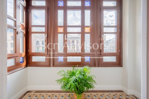 Apartamento de 3 dormitorios en venta en Barcelona, Cataluña, Spain № 2881 - foto 6