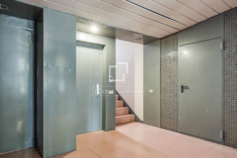 Apartamento de 4 dormitorios en venta en Barcelona, Cataluña, Spain № 6546 - foto 4