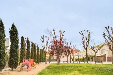 Apartamento de 4 dormitorios en venta en Barcelona, Cataluña, Spain № 6546 - foto 7