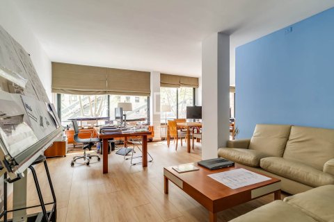 Apartamento de 4 dormitorios en venta en Barcelona, Cataluña, Spain № 6546 - foto 3