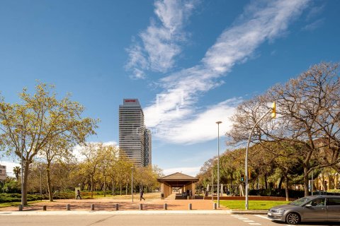 Apartamento de 4 dormitorios en venta en Barcelona, Cataluña, Spain № 6546 - foto 10