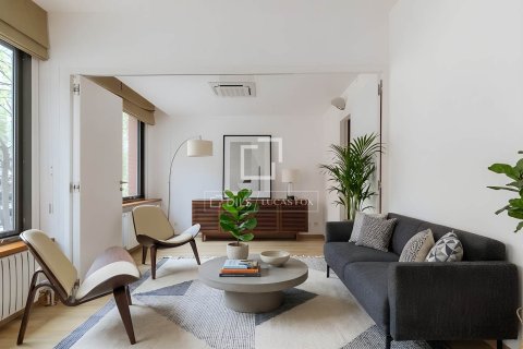 Apartamento de 4 dormitorios en venta en Barcelona, Cataluña, Spain № 6546