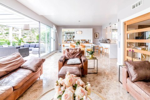 Villa de 3 dormitorios en venta en Sitges, Barcelona, Cataluña, Spain № 4476