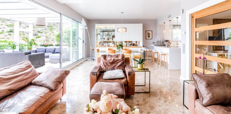 3 bedrooms villa for sale in Sitges, Barcelona, Catalonia, Spain № 4476