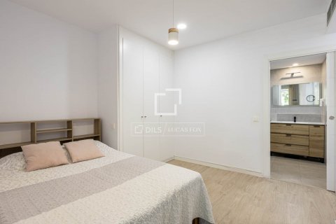 Apartamento de 3 dormitorios en venta en Barcelona, Cataluña, Spain № 8845 - foto 27
