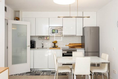 Apartamento de 3 dormitorios en venta en Barcelona, Cataluña, Spain № 8845 - foto 13