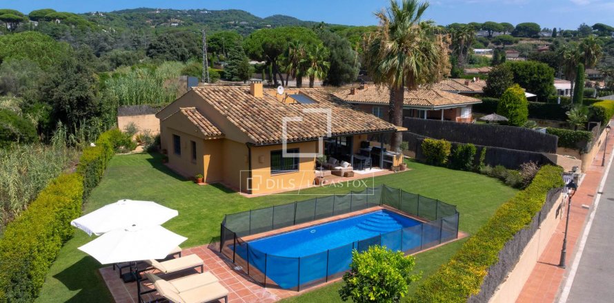 Villa de 4 dormitorios en venta en Sant Vicenc De Montalt, Barcelona, Cataluña, Spain № 8841