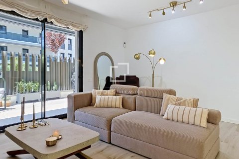 Apartamento de 3 dormitorios en venta en Vilanova i la Geltrú, Barcelona, Cataluña, Spain № 8839 - foto 3