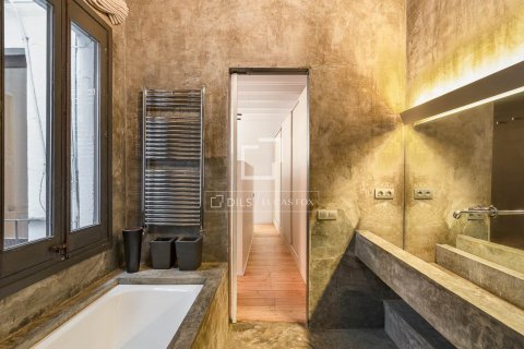 Apartamento de 2 dormitorios en venta en Barcelona, Cataluña, Spain № 8842 - foto 3