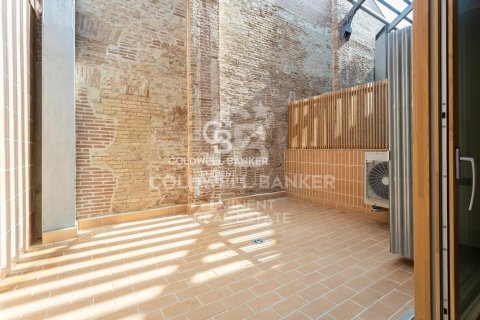 Dúplex de 2 dormitorios en venta en Barcelona, Cataluña, Spain № 5477 - foto 15