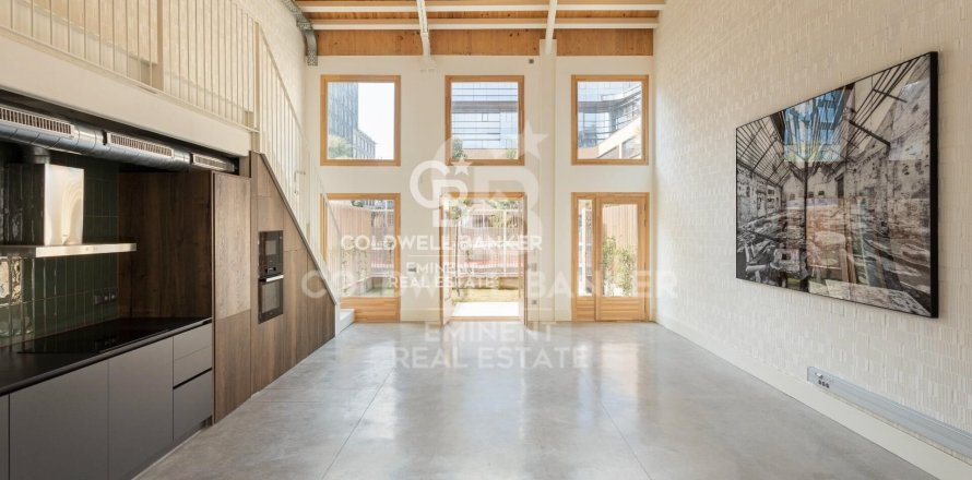 Dúplex de 2 dormitorios en venta en Barcelona, Cataluña, Spain № 5477