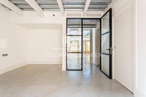 Dúplex de 2 dormitorios en venta en Barcelona, Cataluña, Spain № 5477 - foto 19