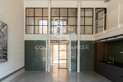 Dúplex de 2 dormitorios en venta en Barcelona, Cataluña, Spain № 5477 - foto 7