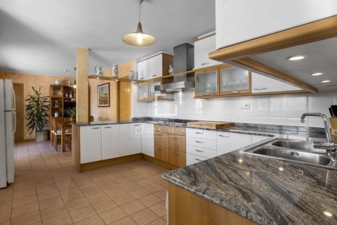 Villa de 4 dormitorios en venta en Cabrera de Mar, Barcelona, Cataluña, Spain № 3995 - foto 9