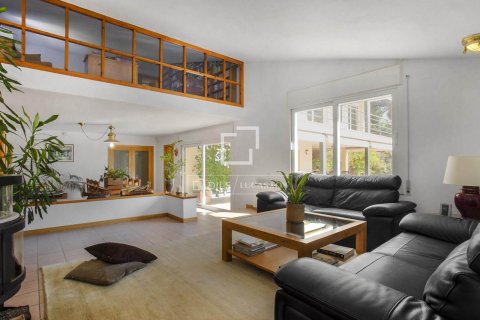 Villa de 4 dormitorios en venta en Cabrera de Mar, Barcelona, Cataluña, Spain № 3995 - foto 6