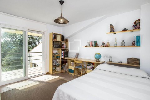 Villa de 4 dormitorios en venta en Cabrera de Mar, Barcelona, Cataluña, Spain № 3995 - foto 16