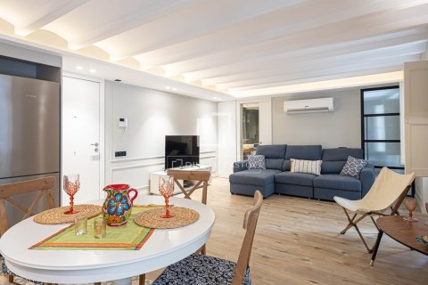 Apartamento de 2 dormitorios en venta en Barcelona, Cataluña, Spain № 3992 - foto 9