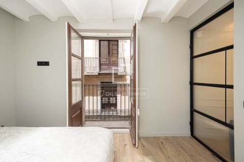 Apartamento de 2 dormitorios en venta en Barcelona, Cataluña, Spain № 3992 - foto 14