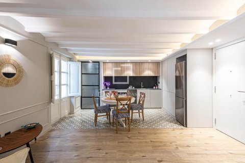 Apartamento de 2 dormitorios en venta en Barcelona, Cataluña, Spain № 3992 - foto 4