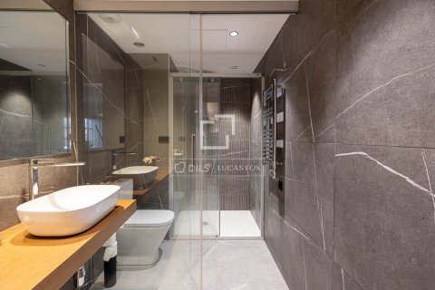 Apartamento de 2 dormitorios en venta en Barcelona, Cataluña, Spain № 3992 - foto 19