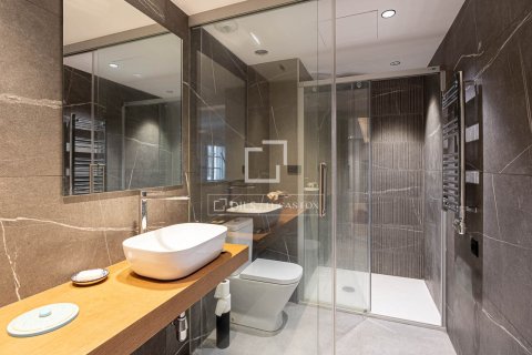 Apartamento de 2 dormitorios en venta en Barcelona, Cataluña, Spain № 3992 - foto 20