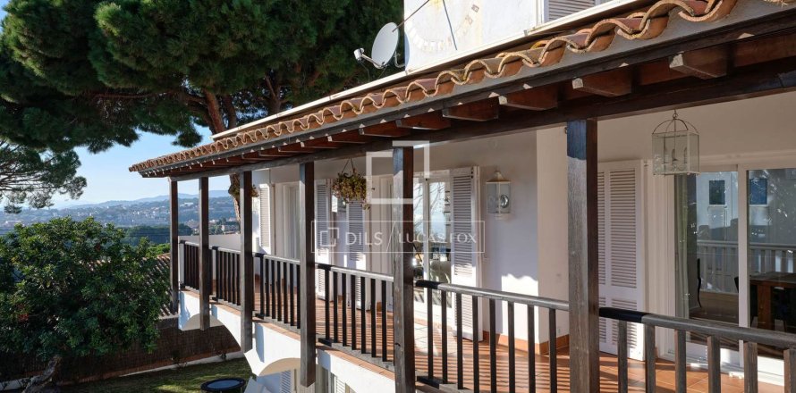 Villa de 6 dormitorios en venta en Premia De Dalt, Barcelona, Cataluña, Spain № 3997