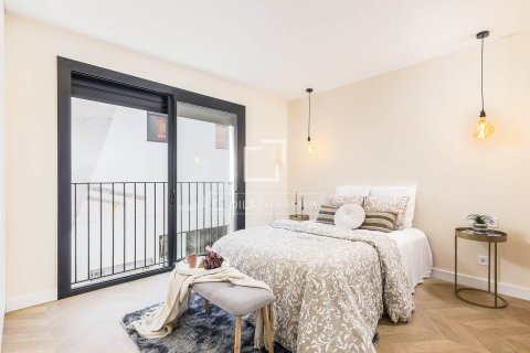 Apartamento de 2 dormitorios en venta en Barcelona, Cataluña, Spain № 3993 - foto 11