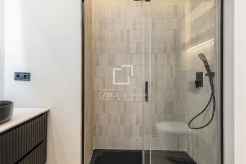 Apartamento de 2 dormitorios en venta en Barcelona, Cataluña, Spain № 3993 - foto 23