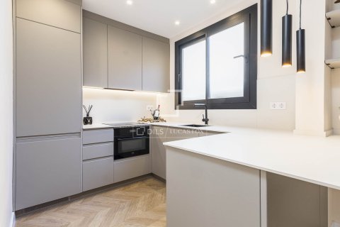 Apartamento de 2 dormitorios en venta en Barcelona, Cataluña, Spain № 3993 - foto 9