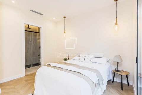 Apartamento de 2 dormitorios en venta en Barcelona, Cataluña, Spain № 3993 - foto 22