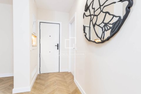Apartamento de 2 dormitorios en venta en Barcelona, Cataluña, Spain № 3993 - foto 26