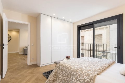 Apartamento de 2 dormitorios en venta en Barcelona, Cataluña, Spain № 3993 - foto 15