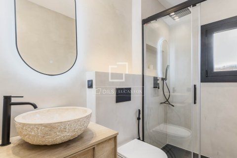 Apartamento de 2 dormitorios en venta en Barcelona, Cataluña, Spain № 3993 - foto 16
