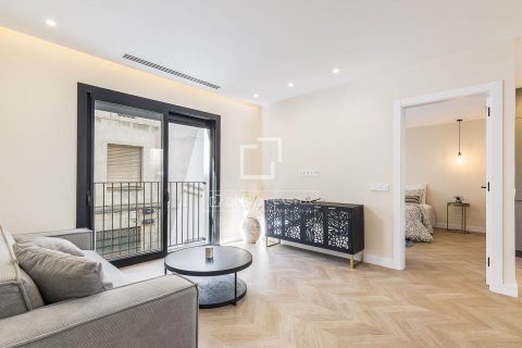 Apartamento de 2 dormitorios en venta en Barcelona, Cataluña, Spain № 3993 - foto 4