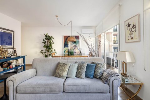 Apartamento de 2 dormitorios en venta en Barcelona, Cataluña, Spain № 3994 - foto 5