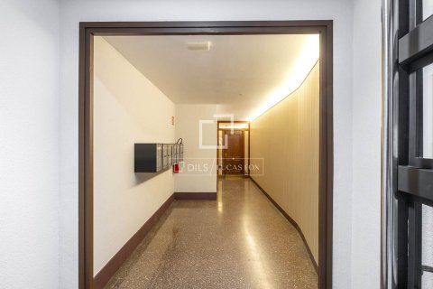 Apartamento de 2 dormitorios en venta en Barcelona, Cataluña, Spain № 3994 - foto 22