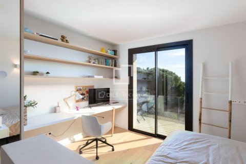 Villa de 5 dormitorios en venta en Cabrils, Barcelona, Cataluña, Spain № 6442 - foto 27