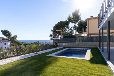 Villa de 4 dormitorios en venta en Cabrils, Barcelona, Cataluña, Spain № 4083 - foto 2
